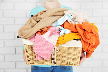 如何有效清洗不同材質的衣物？